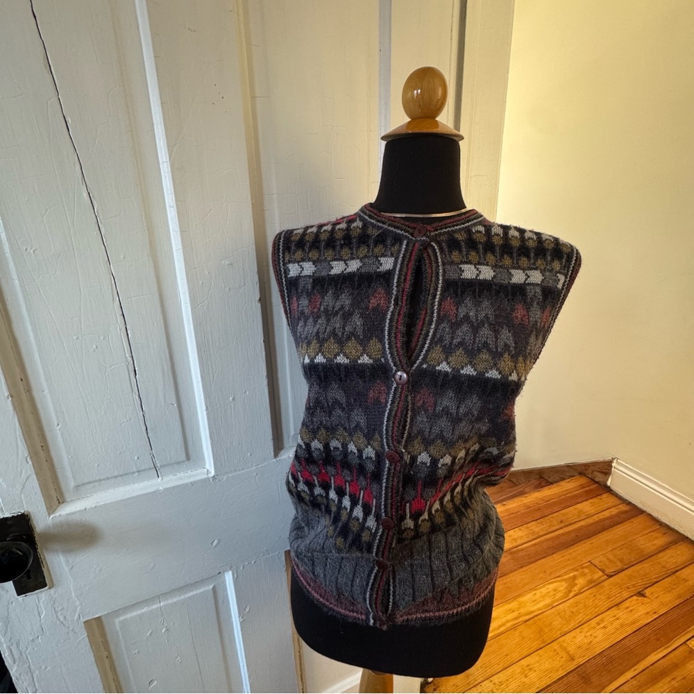 VINTAGE patterned knit vest